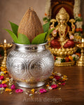 प्रीमियम पांढऱ्या धातूचा कलश | नारळ स्थापनेसाठी, मंदिरासाठी आणि धार्मिक विधींसाठी सजावटीचा पूजा कलश
