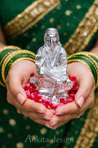 प्रीमियम सफेद धातु साईं बाबा मूर्ति | मंदिर और घर की सजावट के लिए सिल्वर फिनिश शिरडी साईं बाबा की मूर्ति
