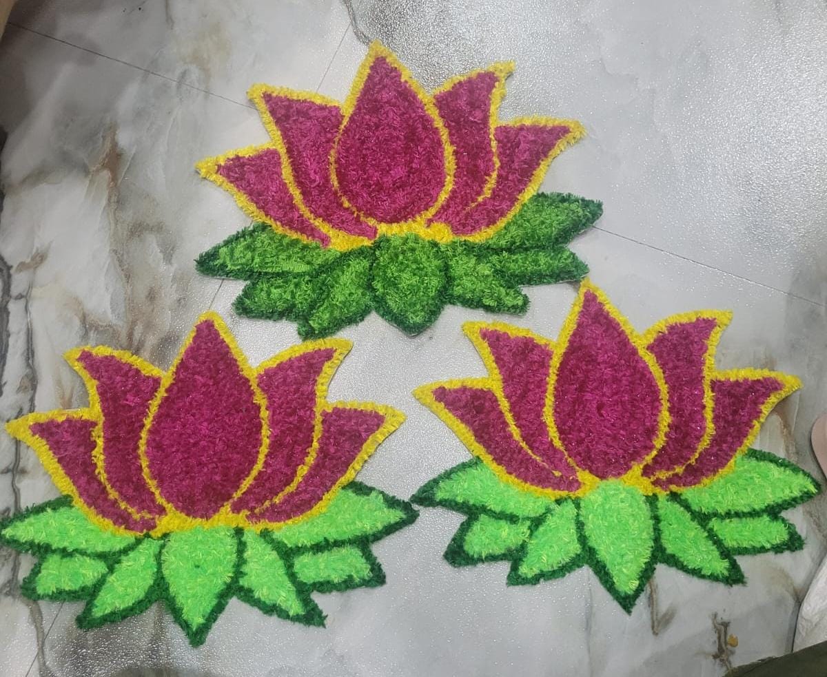 कमळ डिझाईन हँडमेड रेडीमेड रांगोळी / फ्लोअर डेकोरेशन