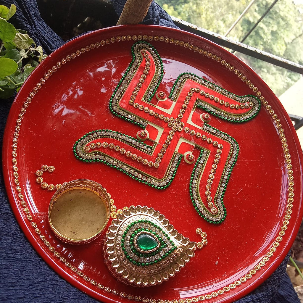 पारंपरिक लाल रंगाची सजावटीची पूजा थाळी / ओवाळणी थाळी सेट