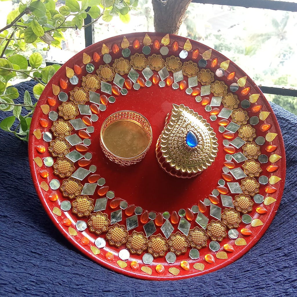पारंपरिक लाल रंगाची सजावटीची पूजा थाळी / ओवाळणी थाळी सेट