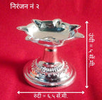 २ नं. निरंजन | व्हाईट मेटल ५ ज्योत स्टँडिंग दिया | सिल्व्हर फिनिश समयी तेल दिवा